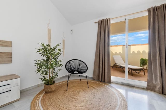 3 makuuhuone Asunto myytävänä paikassa Torreblanca, Fuengirola mukana uima-altaan 
autotalli - 385 000 € (Ref: 9523073)