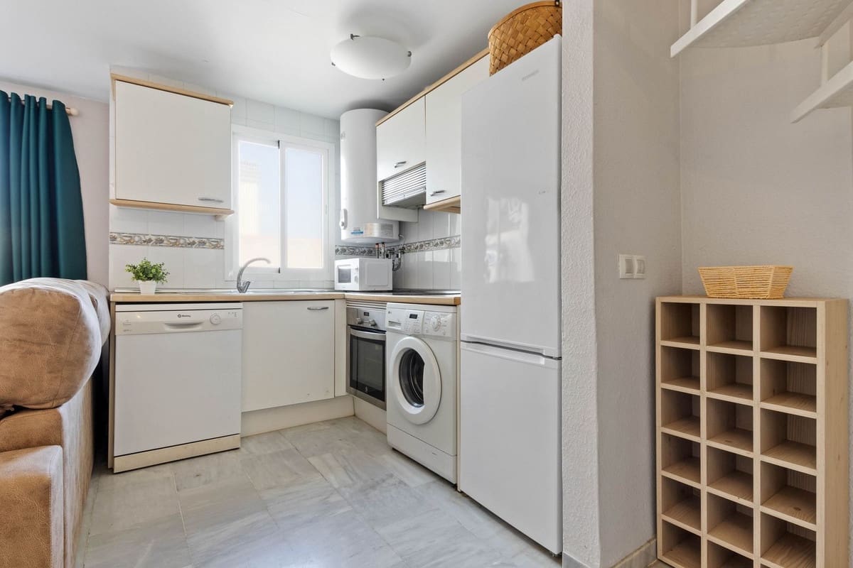 3 makuuhuone Asunto myytävänä paikassa Fuengirola mukana uima-altaan 
autotalli - 385 000 € (Ref: 9523073)