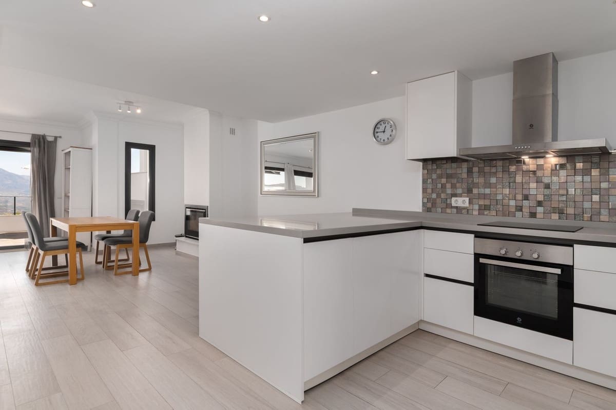 4 sypialnia Willa na sprzedaż w Ojen z basenem garażem - 649 950 € (Ref: 9523496)