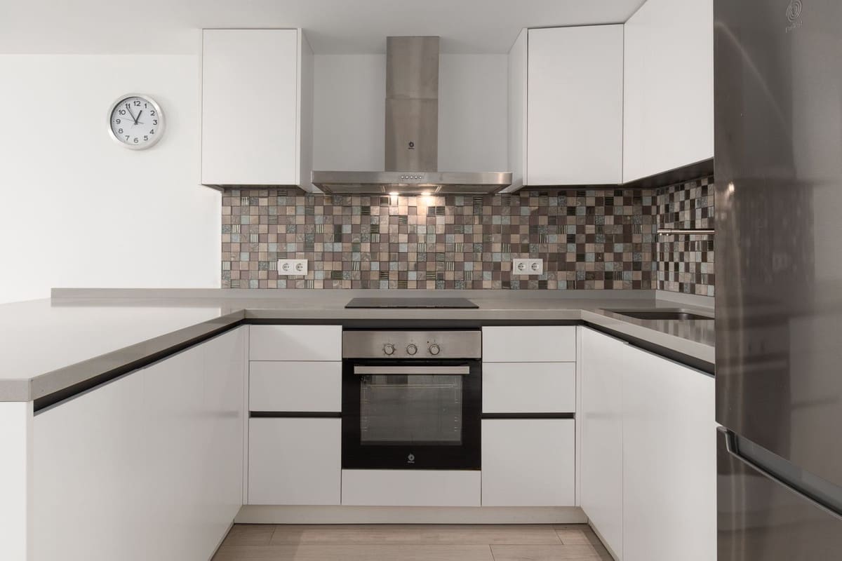 4 sypialnia Willa na sprzedaż w Ojen z basenem garażem - 649 950 € (Ref: 9523496)