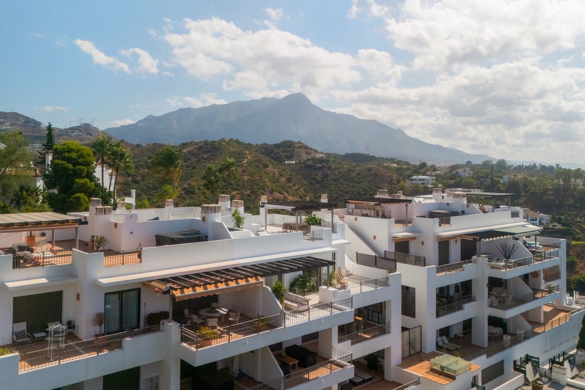 Piso de 3 habitaciones en Benahavís en venta con piscina garaje - 1.500.000 € (Ref: 9523497)