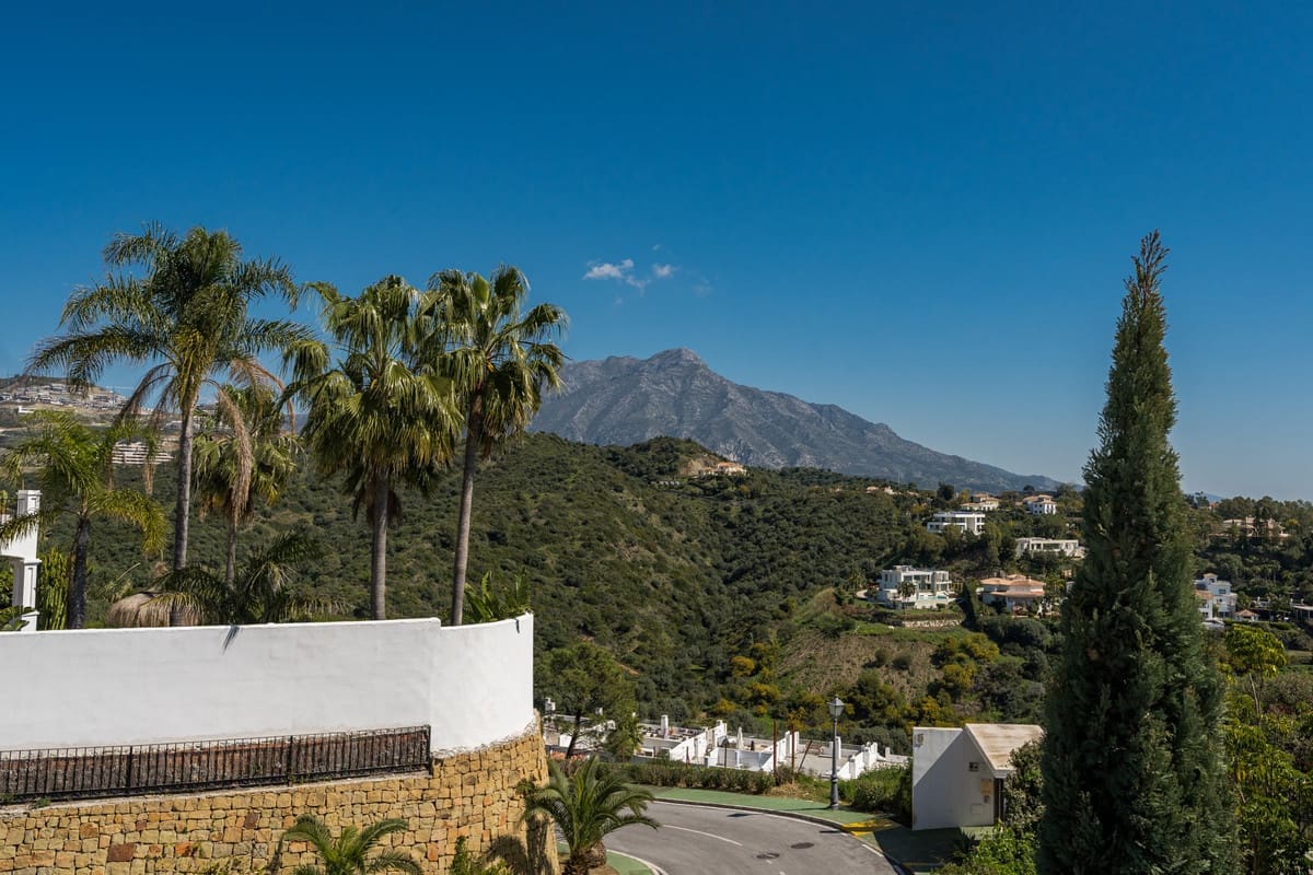 3 bedroom Flat for sale in Benahavis with pool garage - € 1,495,000 (Ref: 9523497)
