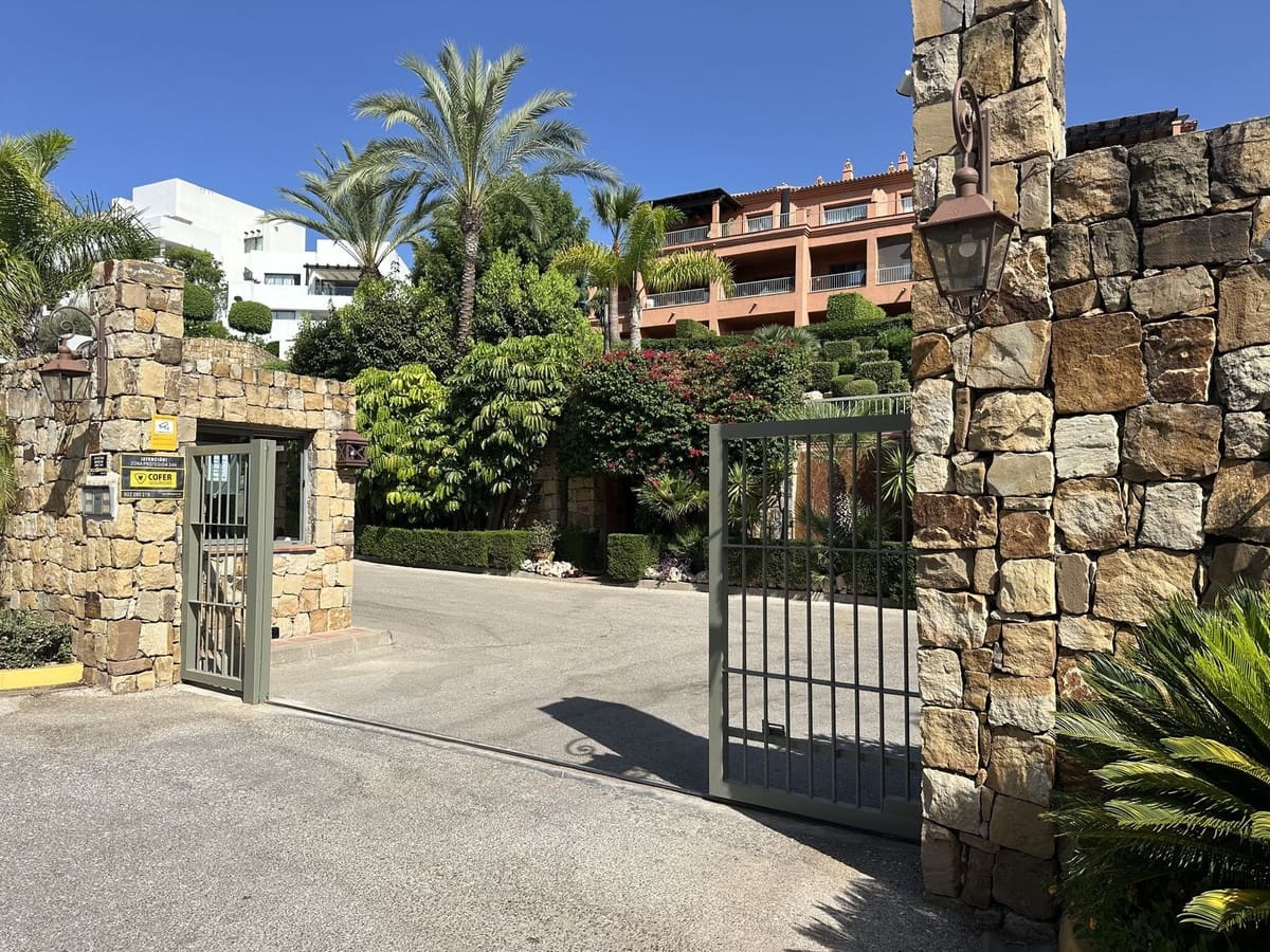 3 sovrum Lägenhet till salu i Benahavis med pool garage - 1 125 000 € (Ref: 9523499)