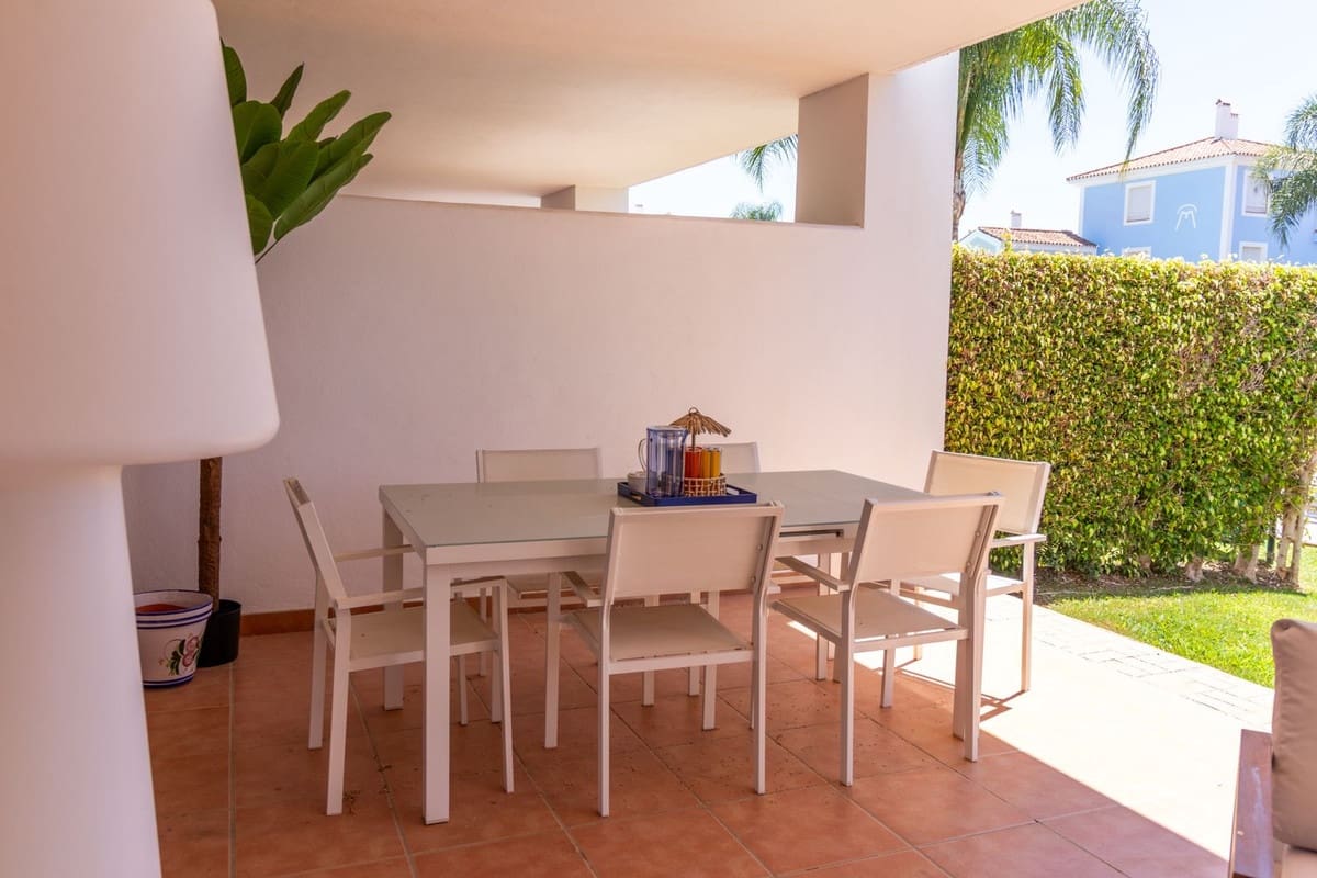 2 bedroom Flat for sale in El Paraiso with pool - € 459,000 (Ref: 9523501)