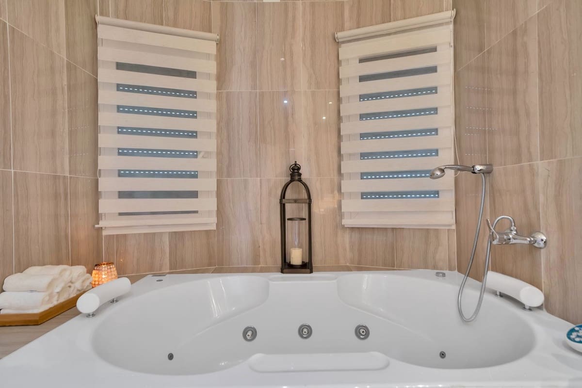 3 sovrum Villa till salu i Buenas Noches med pool garage - 1 150 000 € (Ref: 9523502)