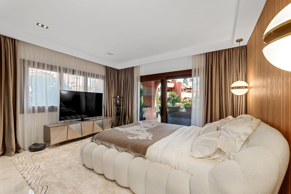 3 quarto Apartamento para venda em Estepona com piscina garagem - 2 300 000 € (Ref: 9523504)