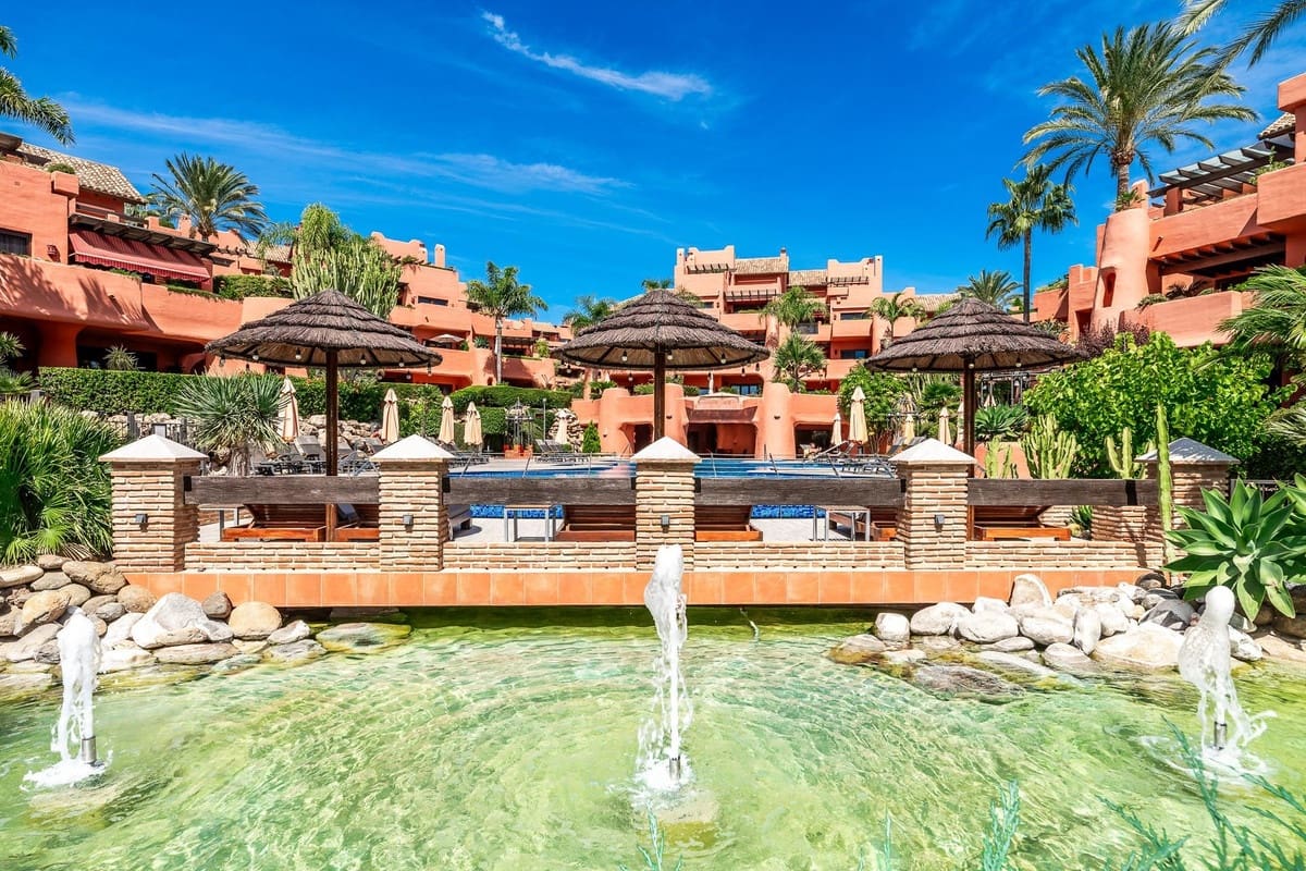 3 quarto Apartamento para venda em Estepona com piscina garagem - 2 300 000 € (Ref: 9523504)