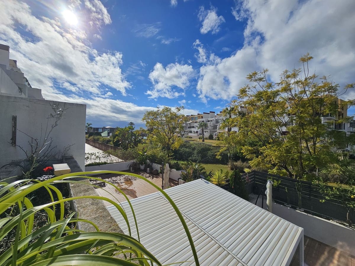 2 soverom Leilighet til salgs i Benahavis med svømmebasseng garasje - € 285 000 (Ref: 9525816)