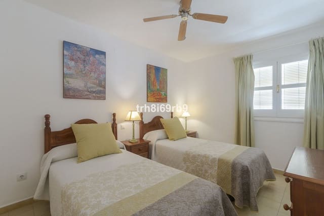 Piso de 2 habitaciones en El Paraiso, Estepona en venta con piscina garaje - 285.000 € (Ref: 9525817)