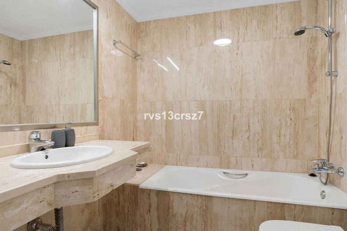 3 bedroom Flat for sale in Marbella with pool garage - € 569,000 (Ref: 9525818)