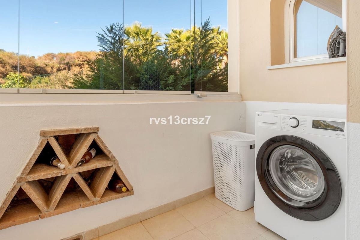 3 bedroom Flat for sale in Marbella with pool garage - € 569,000 (Ref: 9525818)