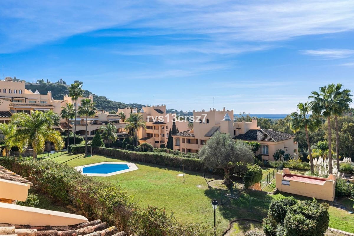 3 bedroom Flat for sale in Marbella with pool garage - € 569,000 (Ref: 9525818)