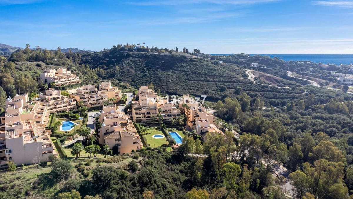 3 bedroom Flat for sale in Marbella with pool garage - € 569,000 (Ref: 9525818)