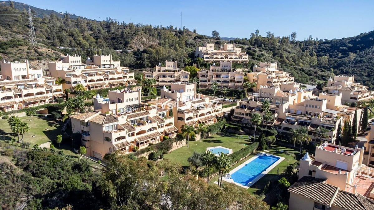 3 bedroom Flat for sale in Marbella with pool garage - € 569,000 (Ref: 9525818)
