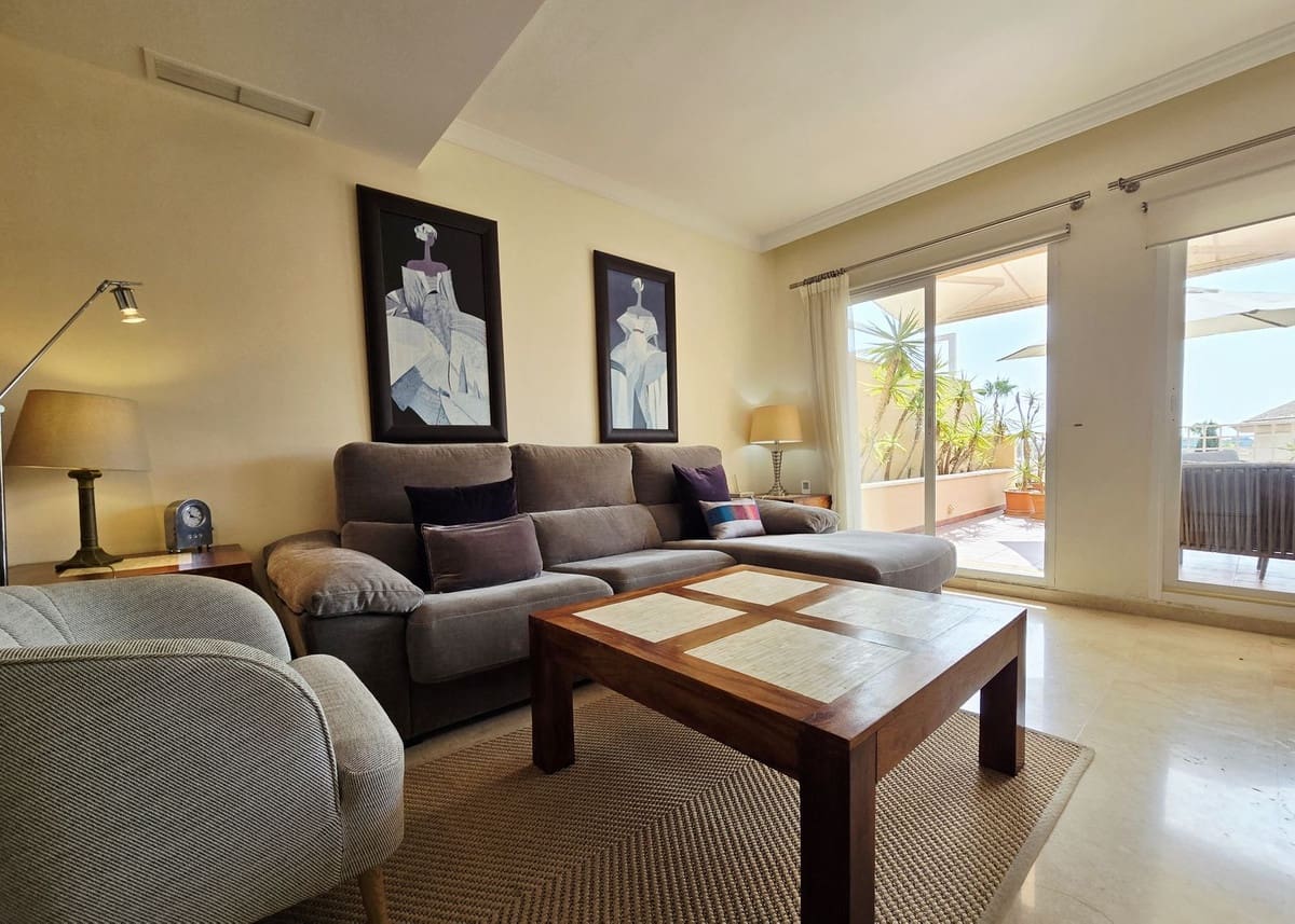 2 bedroom Flat for sale in Marbella with pool garage - € 419,000 (Ref: 9525819)