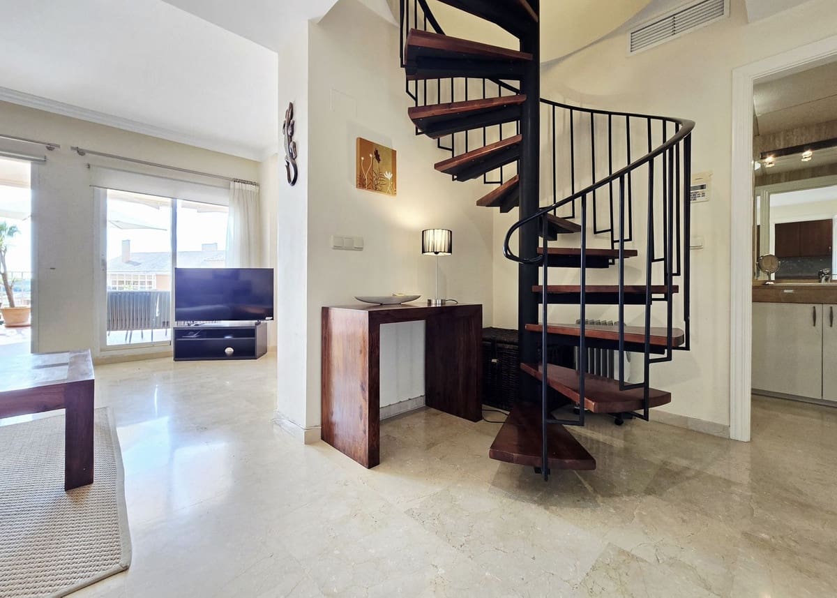 2 bedroom Flat for sale in Marbella with pool garage - € 419,000 (Ref: 9525819)