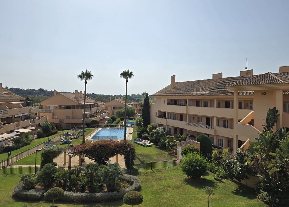 2 bedroom Flat for sale in Marbella with pool garage - € 419,000 (Ref: 9525819)