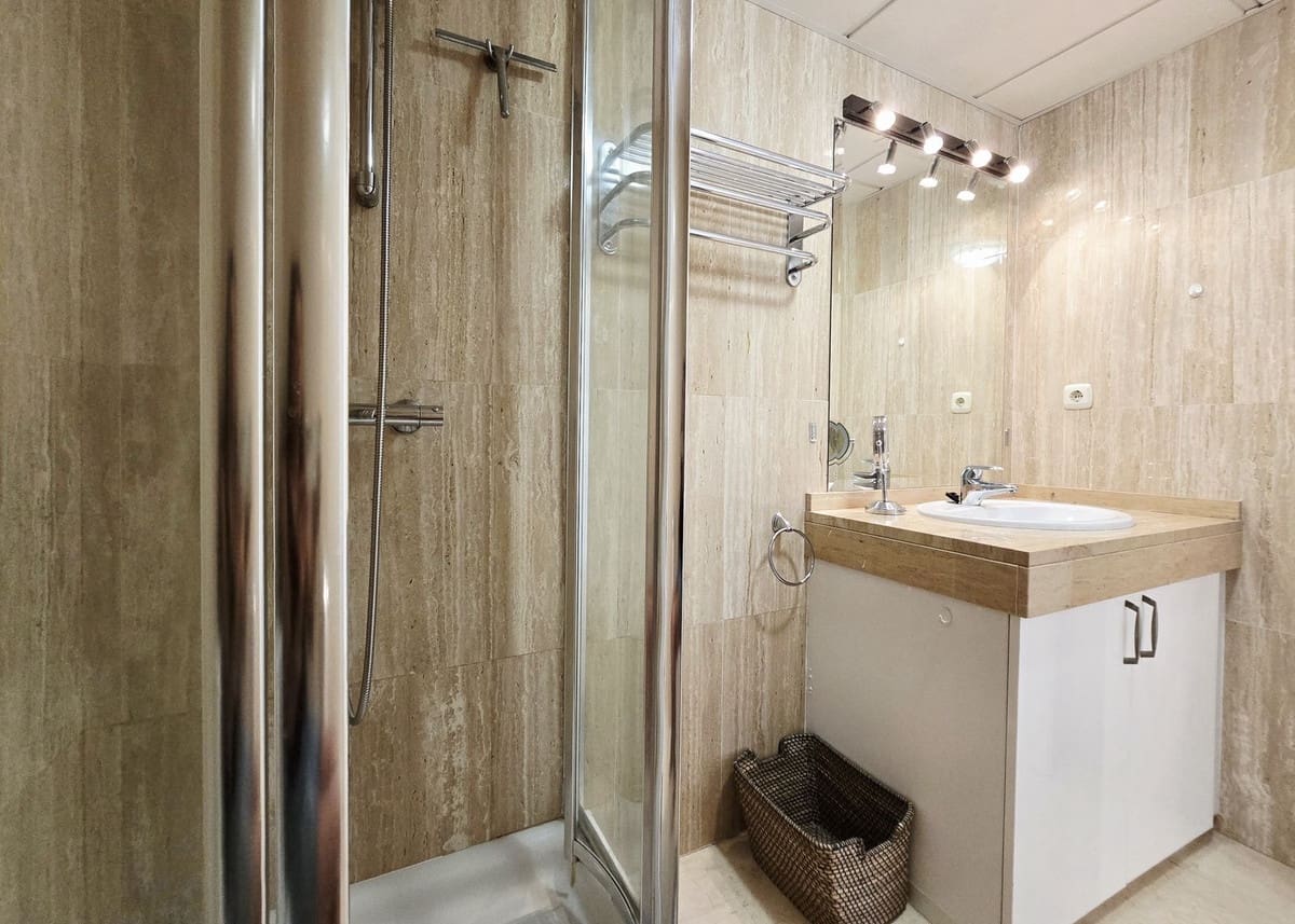 2 bedroom Flat for sale in Marbella with pool garage - € 419,000 (Ref: 9525819)