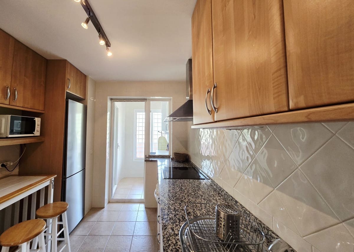 2 bedroom Flat for sale in Marbella with pool garage - € 419,000 (Ref: 9525819)