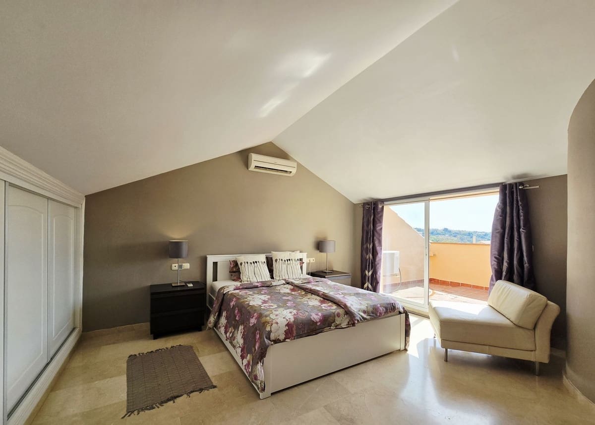 2 bedroom Flat for sale in Marbella with pool garage - € 419,000 (Ref: 9525819)