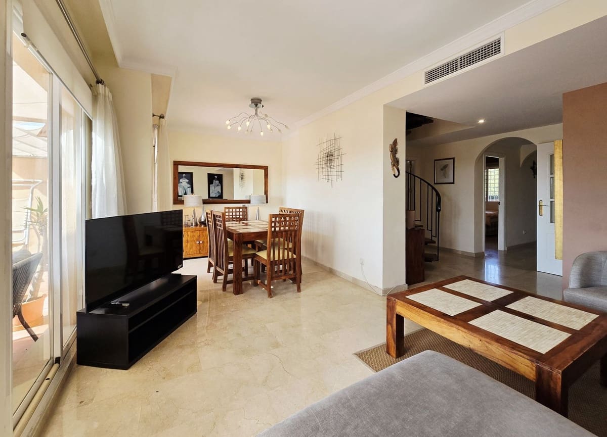2 bedroom Flat for sale in Marbella with pool garage - € 419,000 (Ref: 9525819)