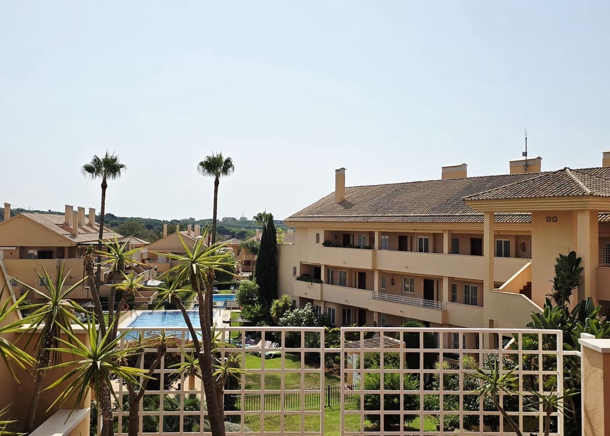 2 bedroom Flat for sale in Marbella with pool garage - € 419,000 (Ref: 9525819)