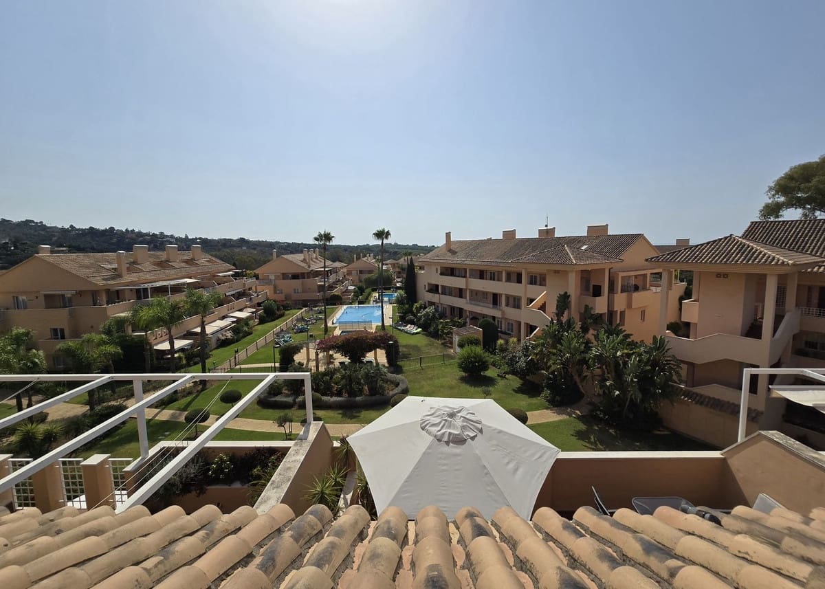 2 bedroom Flat for sale in Marbella with pool garage - € 419,000 (Ref: 9525819)