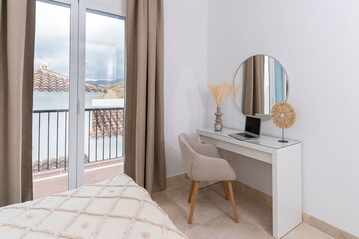 Piso de 3 habitaciones en El Paraiso en venta con piscina garaje - 575.000 € (Ref: 9529096)