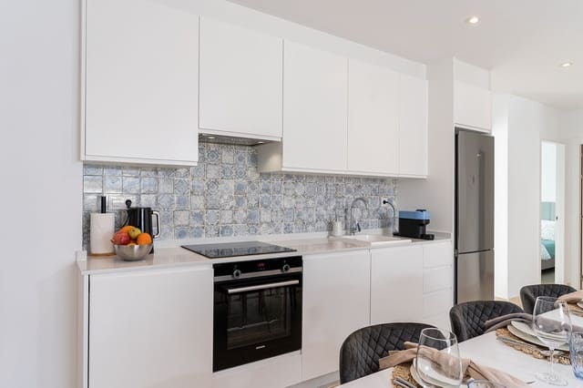 Piso de 3 habitaciones en El Paraiso, Estepona en venta con piscina garaje - 575.000 € (Ref: 9529096)