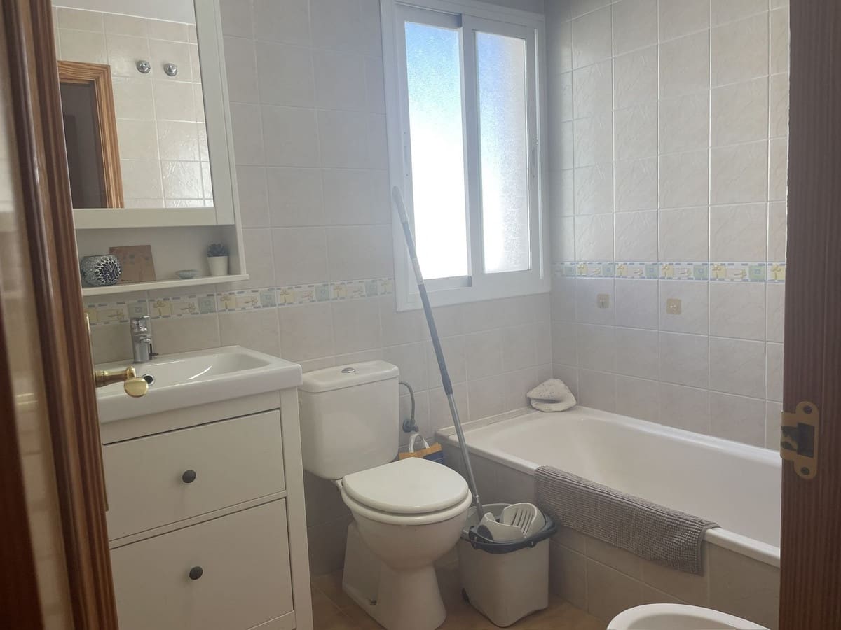 Piso de 3 habitaciones en Estepona en venta con piscina garaje - 565.000 € (Ref: 9532536)