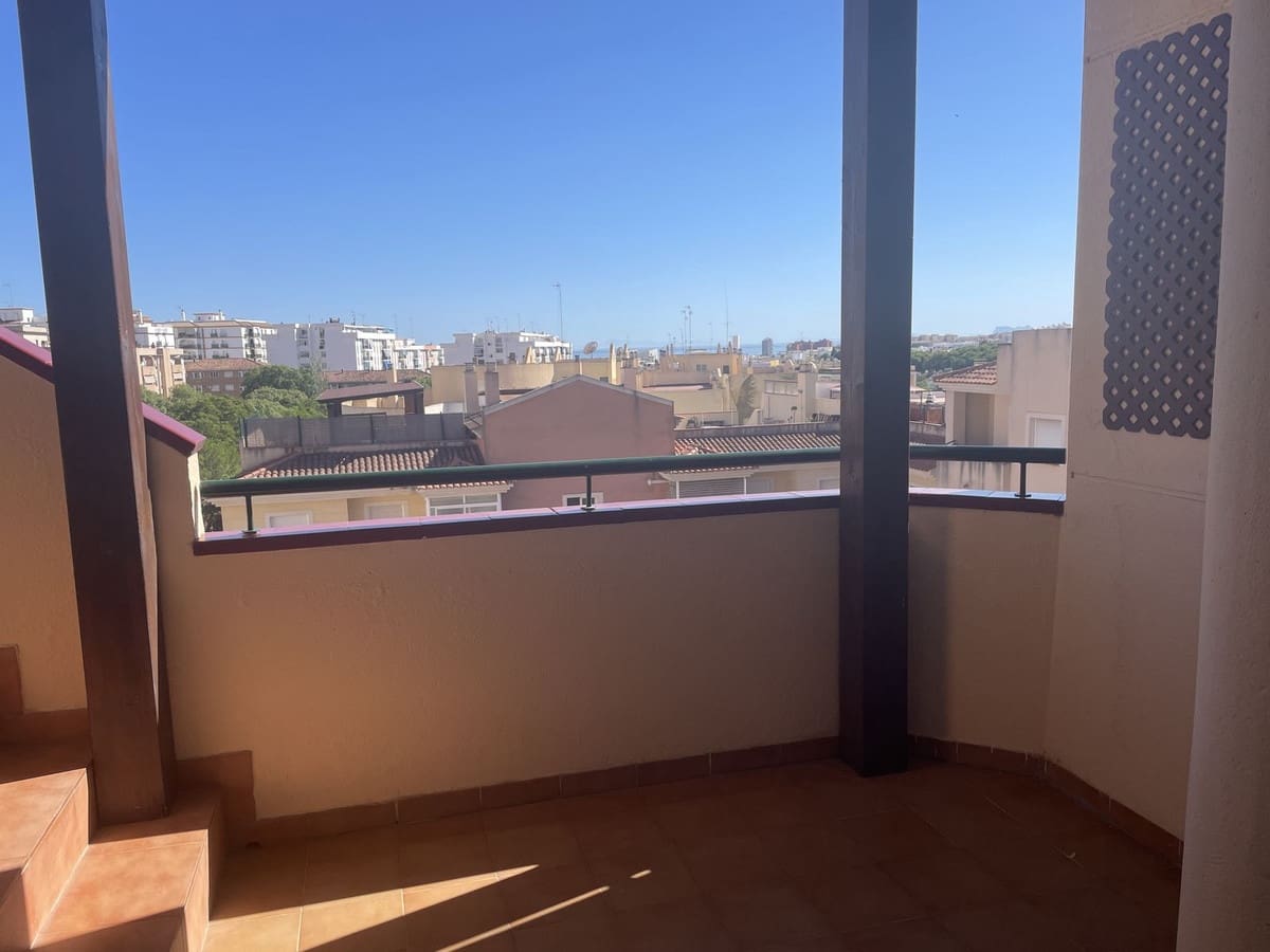 Piso de 3 habitaciones en Estepona en venta con piscina garaje - 565.000 € (Ref: 9532536)