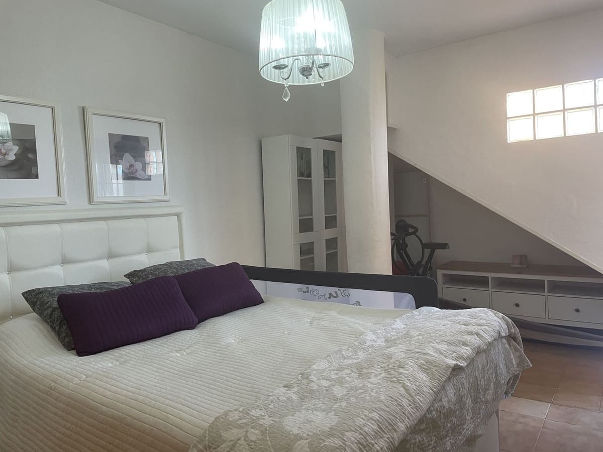 Piso de 3 habitaciones en Estepona en venta con piscina garaje - 565.000 € (Ref: 9532536)