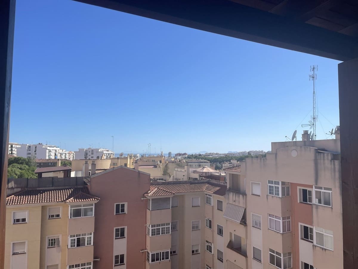 Piso de 3 habitaciones en Estepona en venta con piscina garaje - 565.000 € (Ref: 9532536)