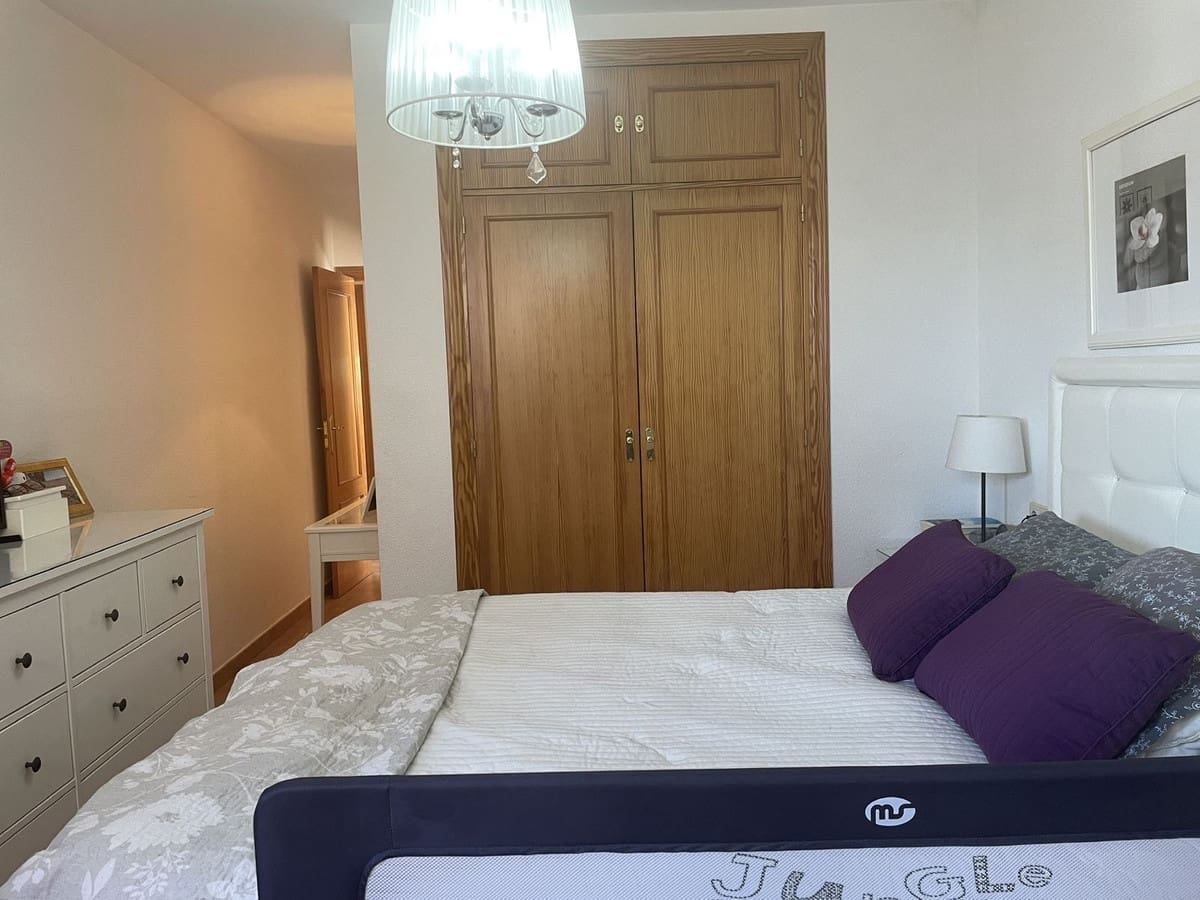 Piso de 3 habitaciones en Estepona en venta con piscina garaje - 565.000 € (Ref: 9532536)