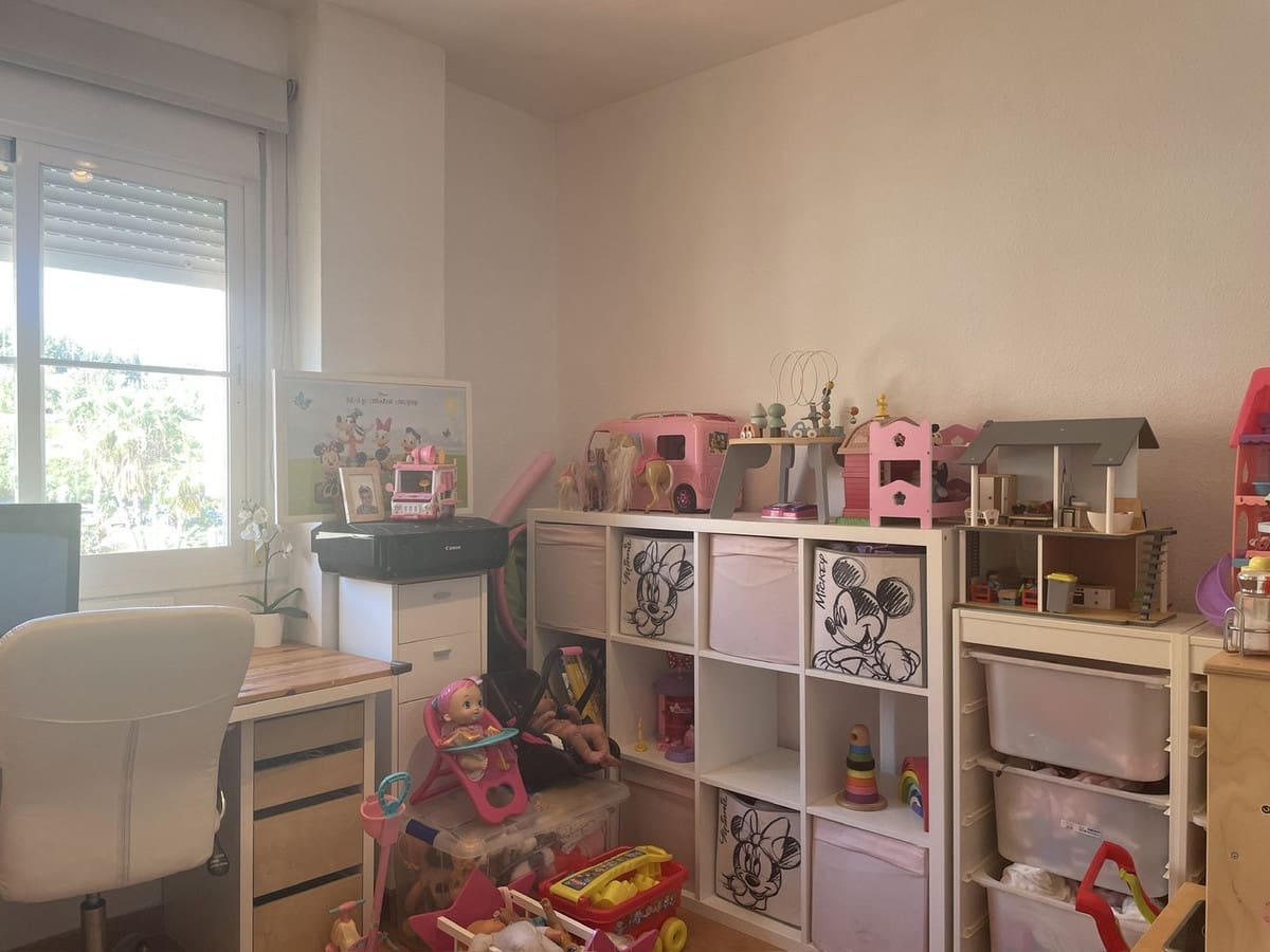 Piso de 3 habitaciones en Estepona en venta con piscina garaje - 565.000 € (Ref: 9532536)