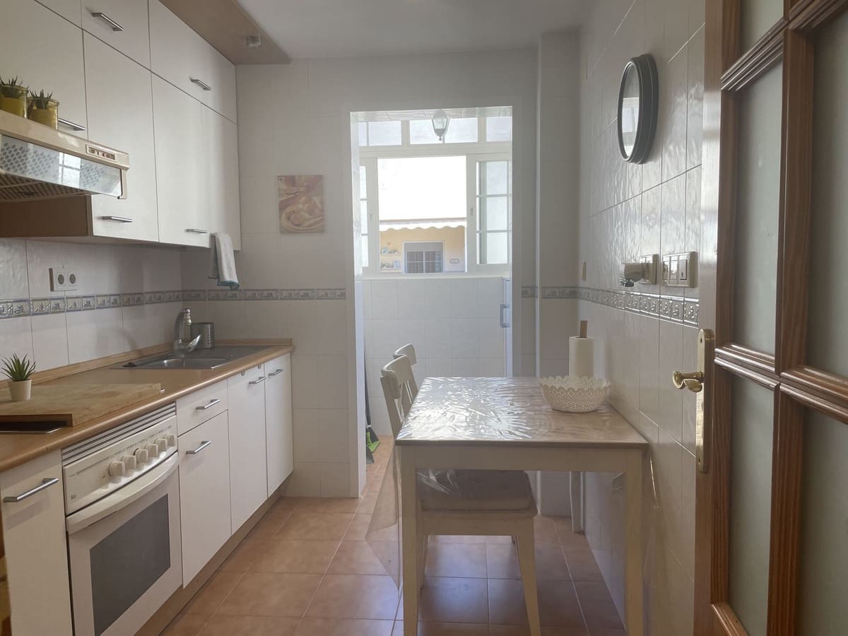 Piso de 3 habitaciones en Estepona en venta con piscina garaje - 565.000 € (Ref: 9532536)