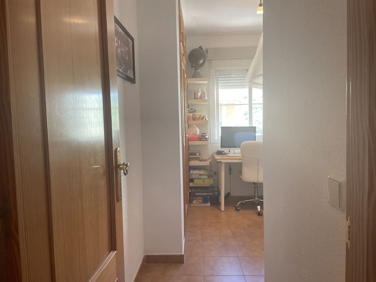 Piso de 3 habitaciones en Estepona en venta con piscina garaje - 565.000 € (Ref: 9532536)