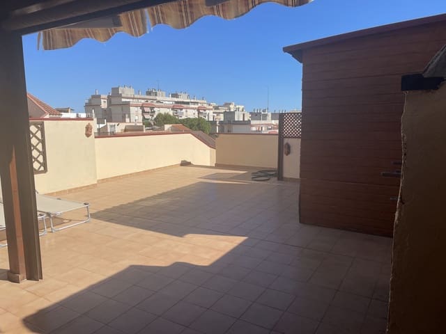 Piso de 3 habitaciones en Centro, Estepona en venta con piscina garaje - 565.000 € (Ref: 9532536)