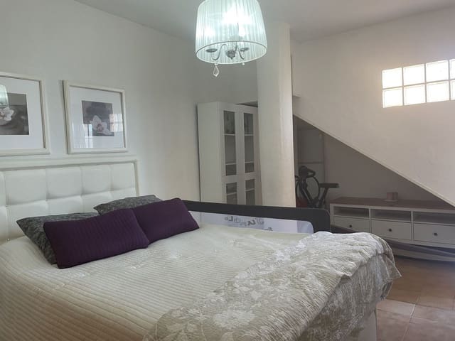 Piso de 3 habitaciones en Centro, Estepona en venta con piscina garaje - 565.000 € (Ref: 9532536)