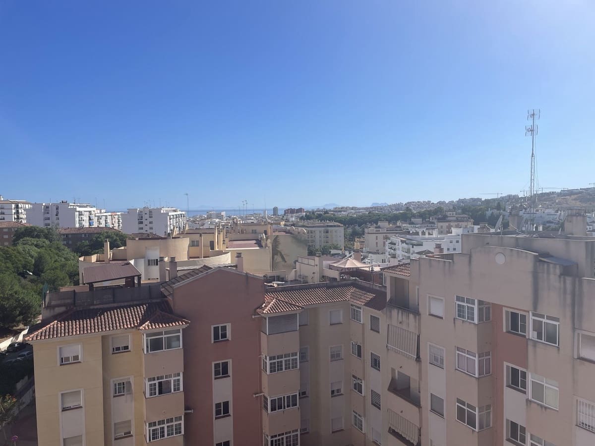 Piso de 3 habitaciones en Estepona en venta con piscina garaje - 565.000 € (Ref: 9532536)