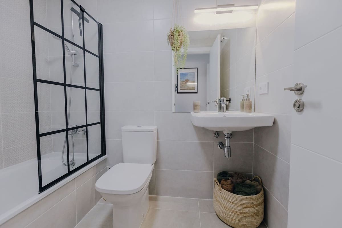 2 makuuhuone Asunto myytävänä paikassa New Golden Mile mukana uima-altaan 
autotalli - 450 000 € (Ref: 9532537)