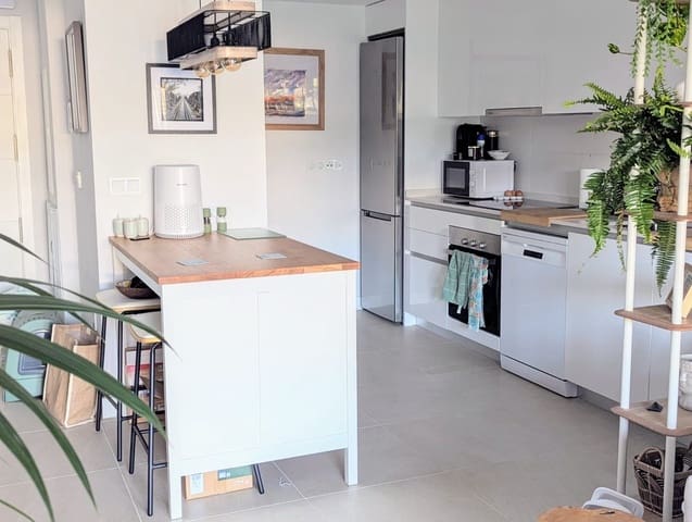 2 makuuhuone Asunto myytävänä paikassa La Concha - Resina Golf, Estepona mukana uima-altaan 
autotalli - 450 000 € (Ref: 9532537)