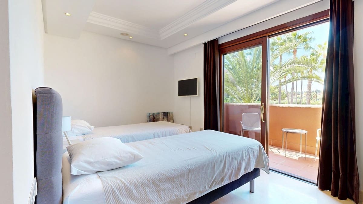 2 soveværelse Lejlighed til salg i New Golden Mile - € 545.000 (Ref: 9532539)