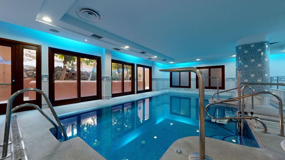 2 soveværelse Lejlighed til salg i New Golden Mile - € 545.000 (Ref: 9532539)