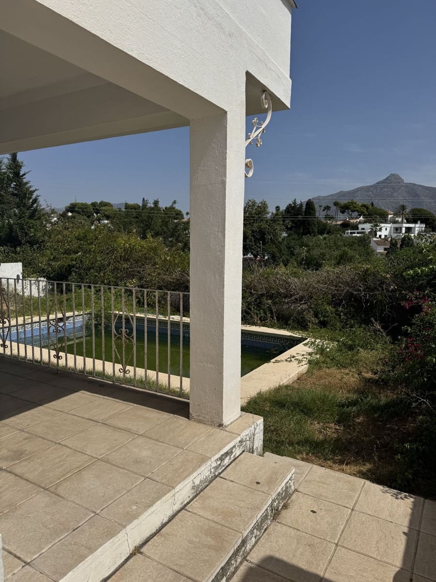 6 quarto Moradia para venda em Marbella com piscina garagem - 1 495 000 € (Ref: 9532541)