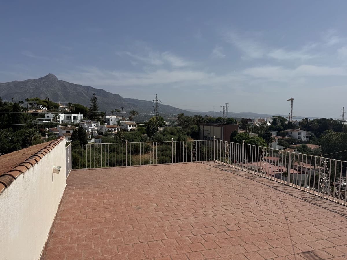 6 quarto Moradia para venda em Marbella com piscina garagem - 1 495 000 € (Ref: 9532541)
