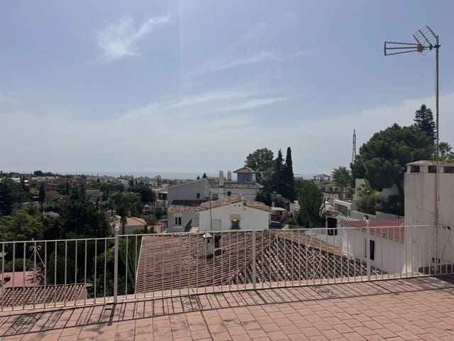 6 quarto Moradia para venda em Las Brisas, Marbella com piscina garagem - 1 495 000 € (Ref: 9532541)