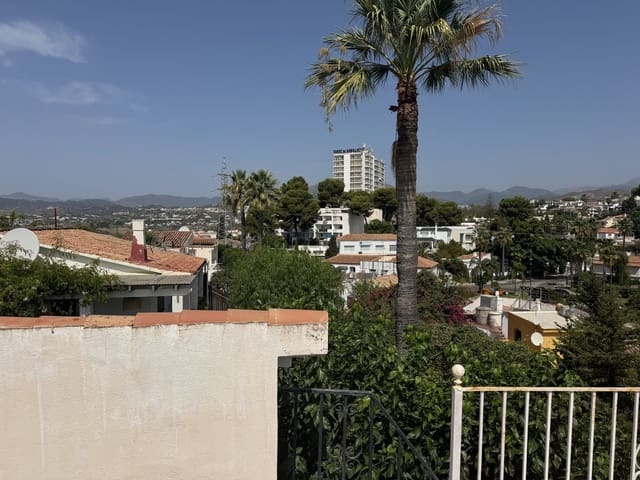 6 quarto Moradia para venda em Las Brisas, Marbella com piscina garagem - 1 495 000 € (Ref: 9532541)