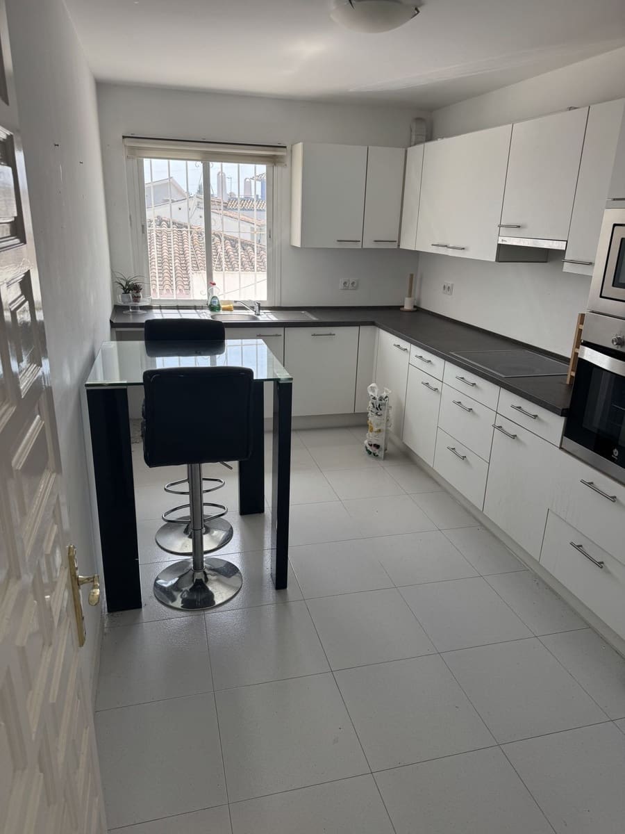 6 quarto Moradia para venda em Marbella com piscina garagem - 1 495 000 € (Ref: 9532541)