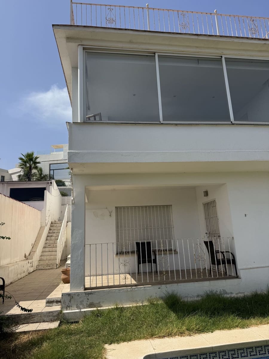 6 quarto Moradia para venda em Marbella com piscina garagem - 1 495 000 € (Ref: 9532541)